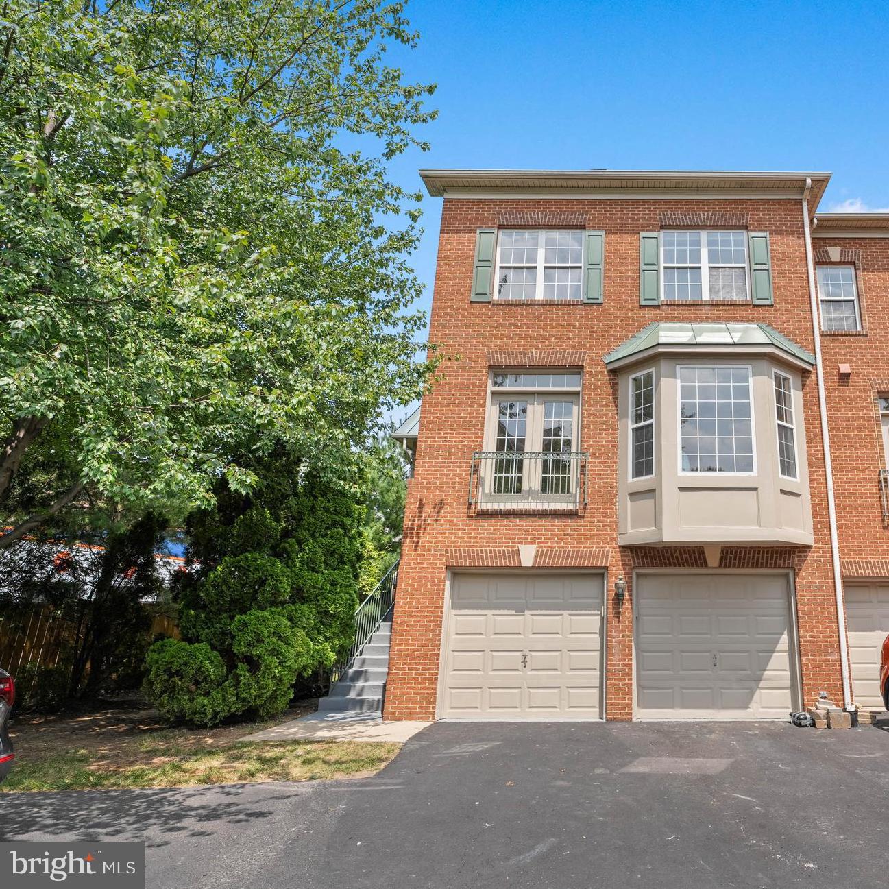 KENSINGTON COURTS - Residential