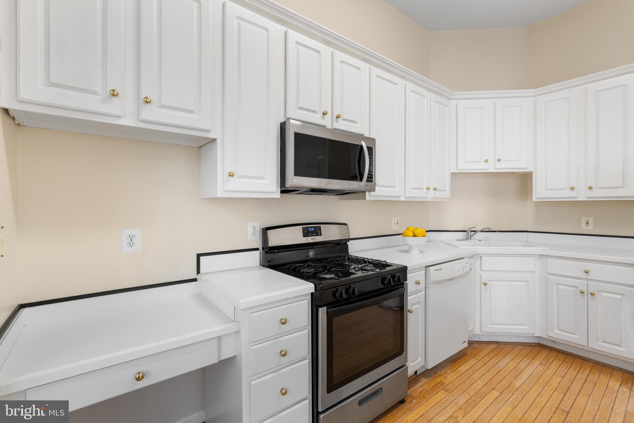 KENSINGTON COURTS - Residential