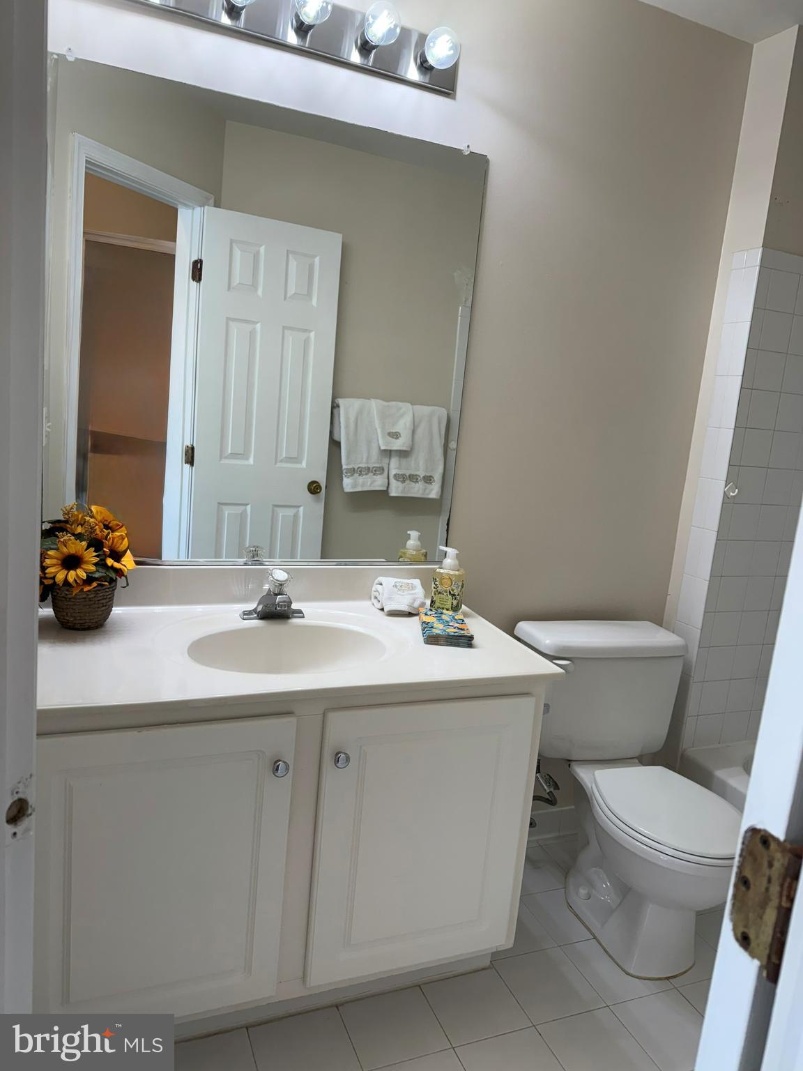 KENSINGTON COURTS - Residential