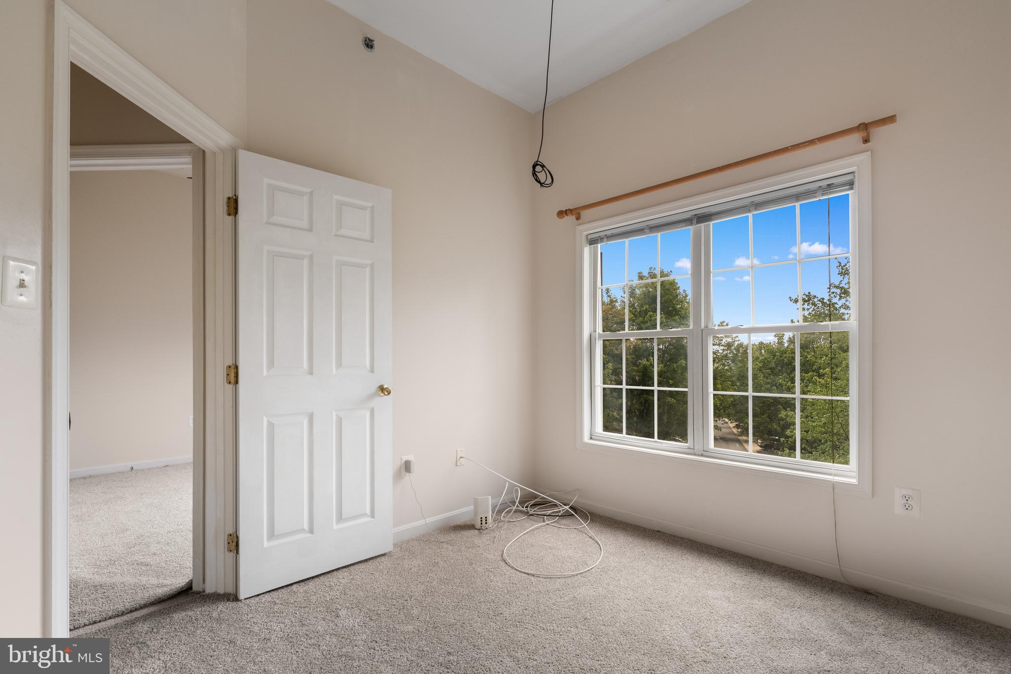 KENSINGTON COURTS - Residential