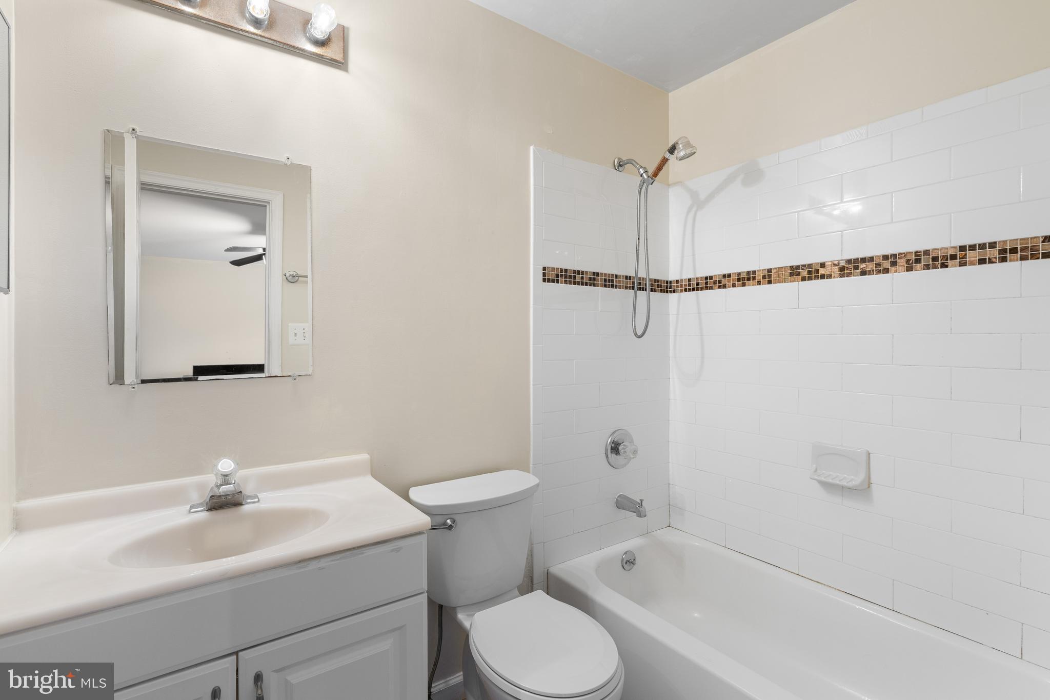 KENSINGTON COURTS - Residential