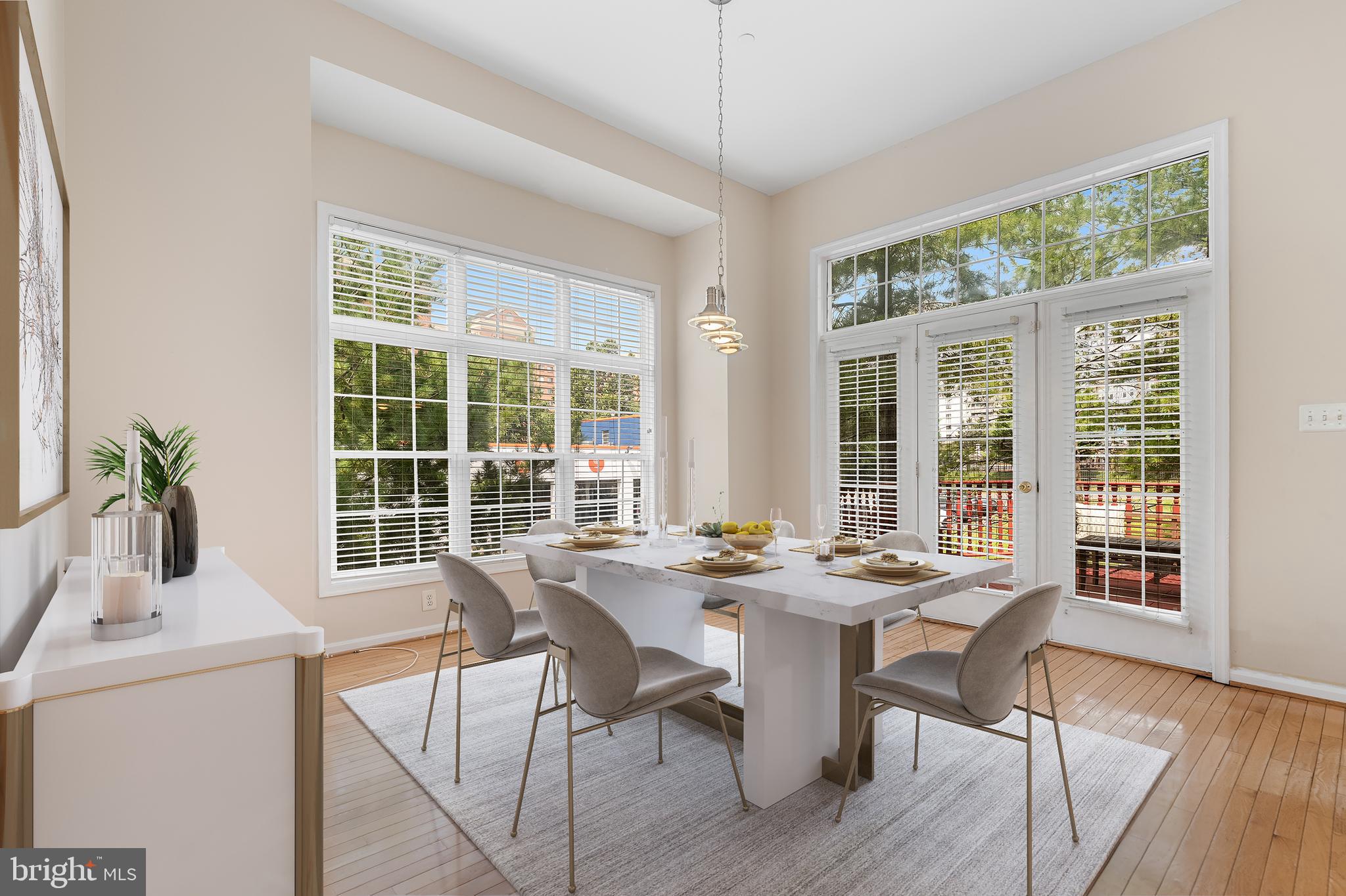 KENSINGTON COURTS - Residential