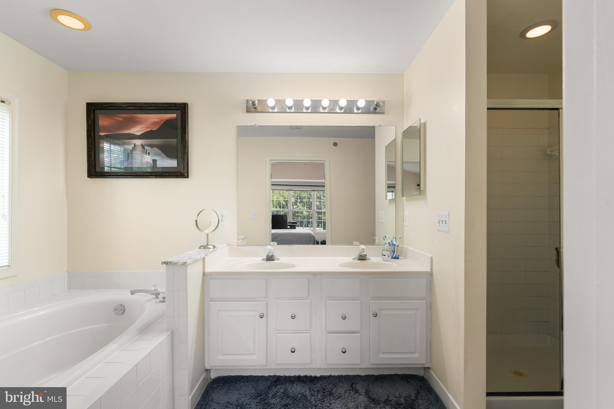 KENSINGTON COURTS - Residential