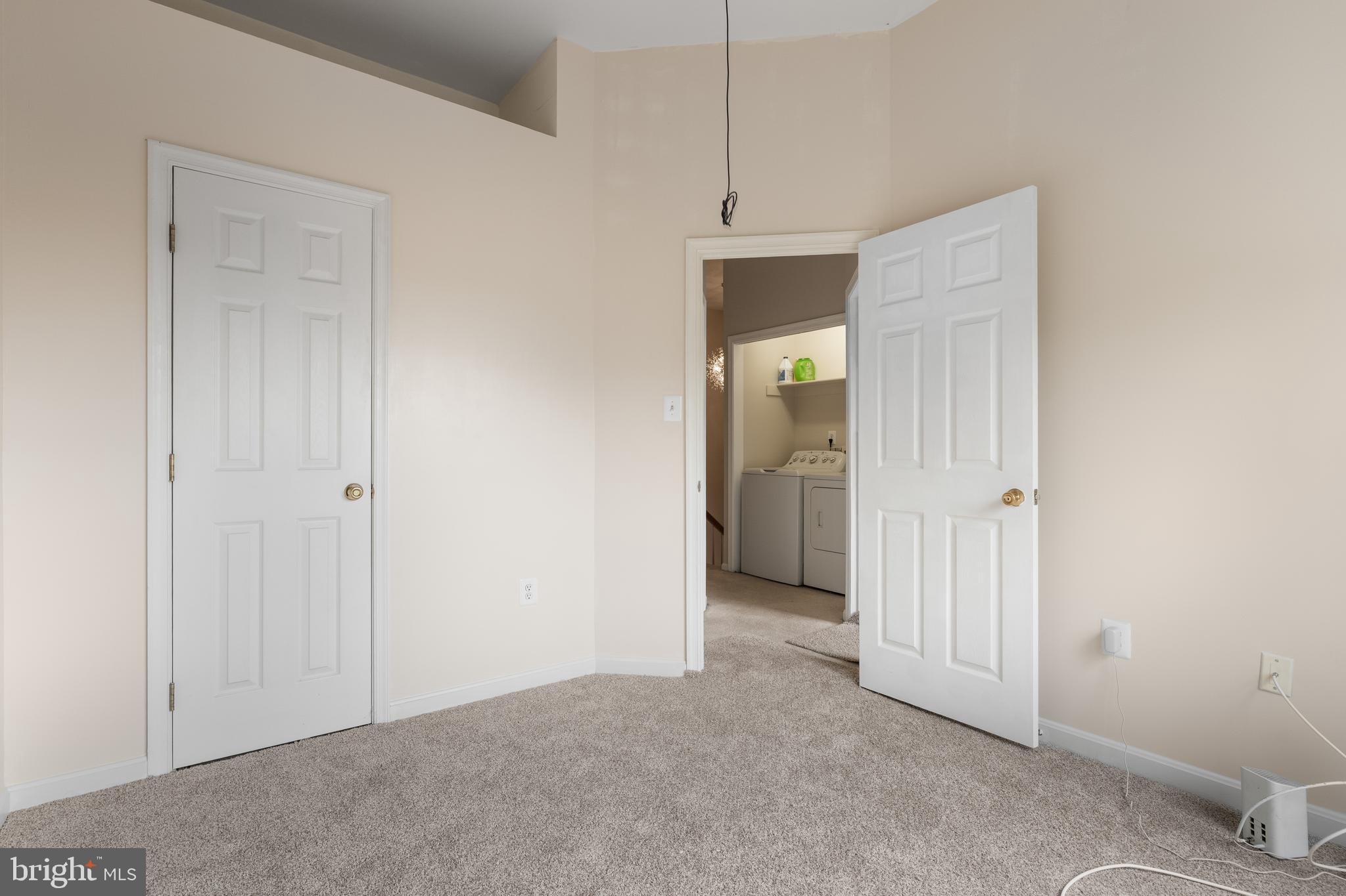 KENSINGTON COURTS - Residential