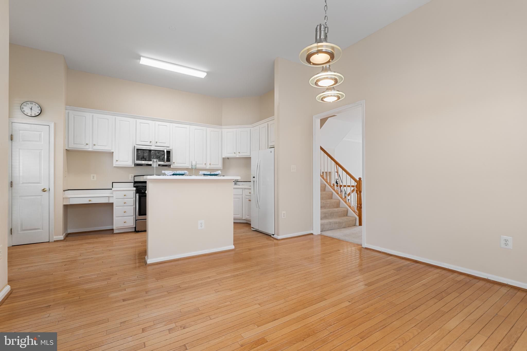 KENSINGTON COURTS - Residential