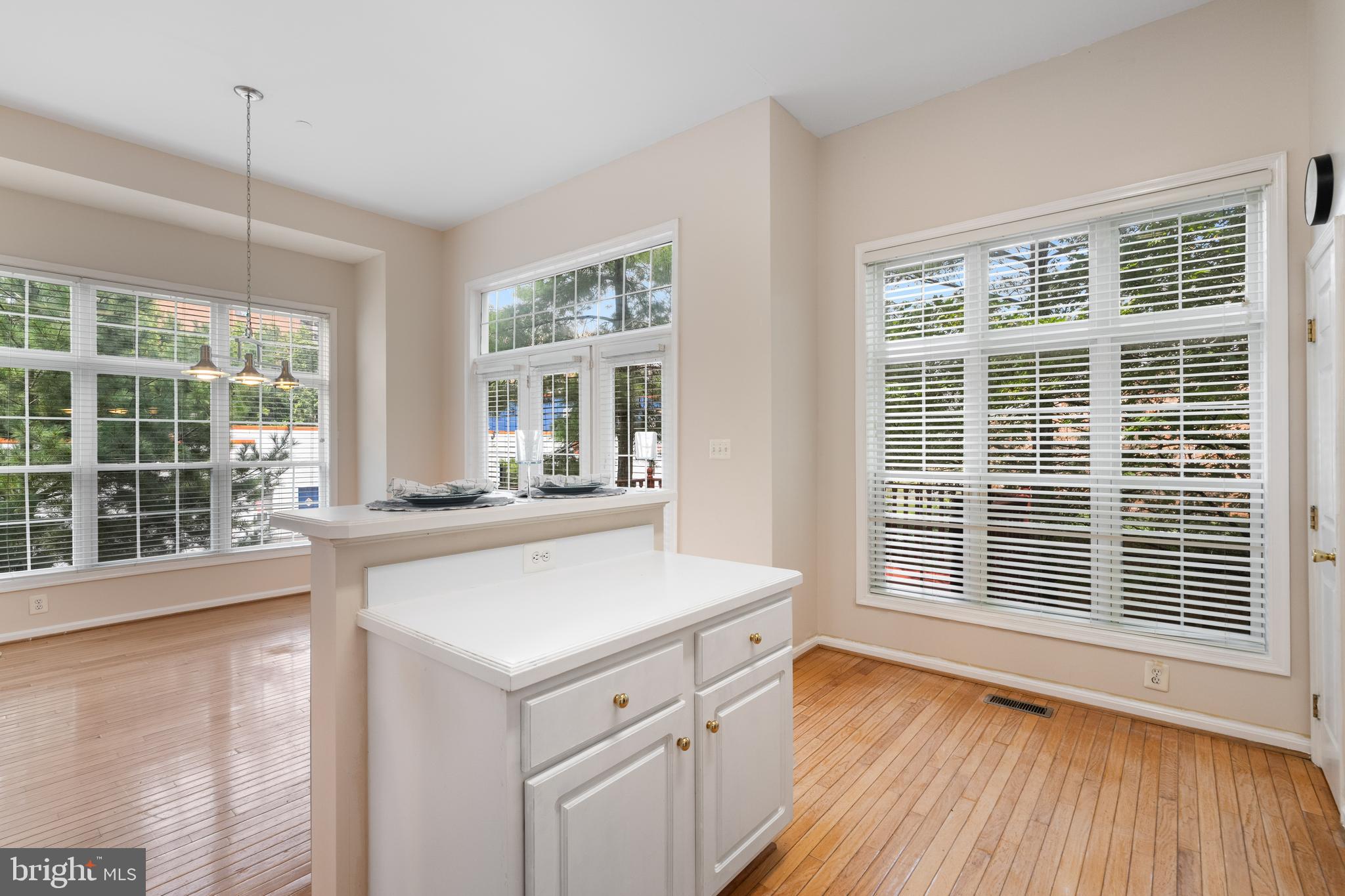 KENSINGTON COURTS - Residential