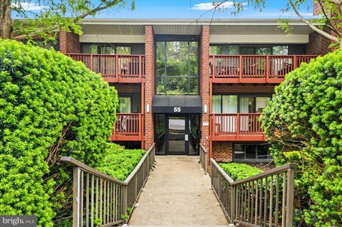 Photo of 55 Skyhill Road #101, ALEXANDRIA, VA 22314 (MLS # VAAX2060166)