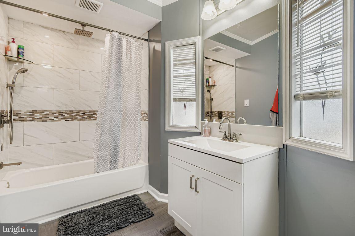 HOLIDAY MOBILE ESTATES - Residential