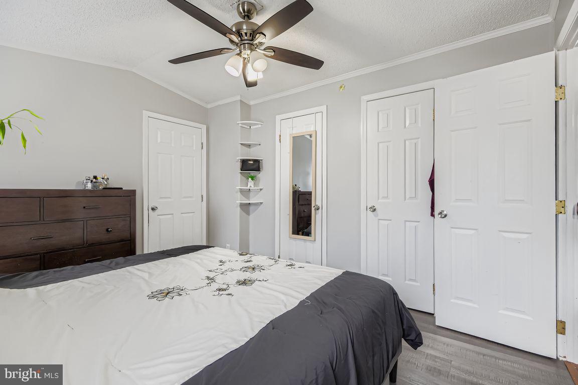 HOLIDAY MOBILE ESTATES - Residential