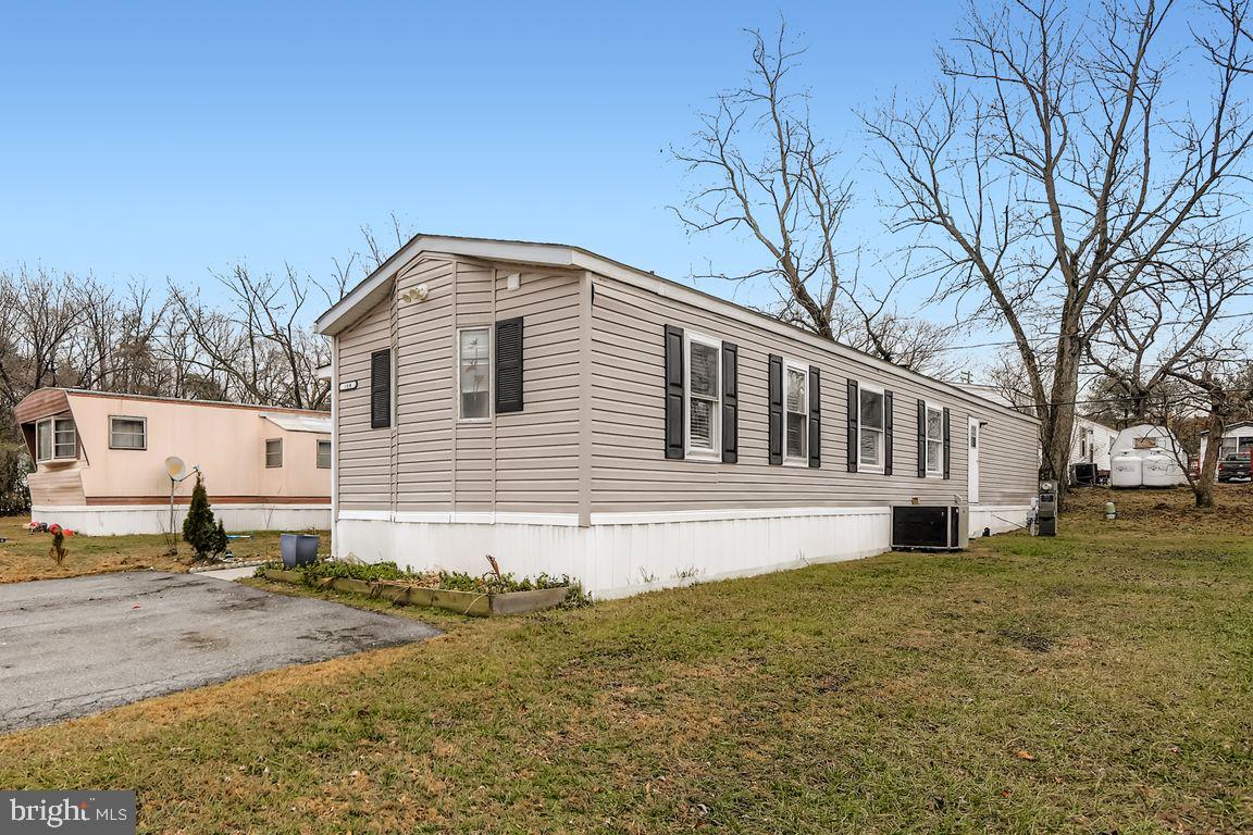 HOLIDAY MOBILE ESTATES - Residential