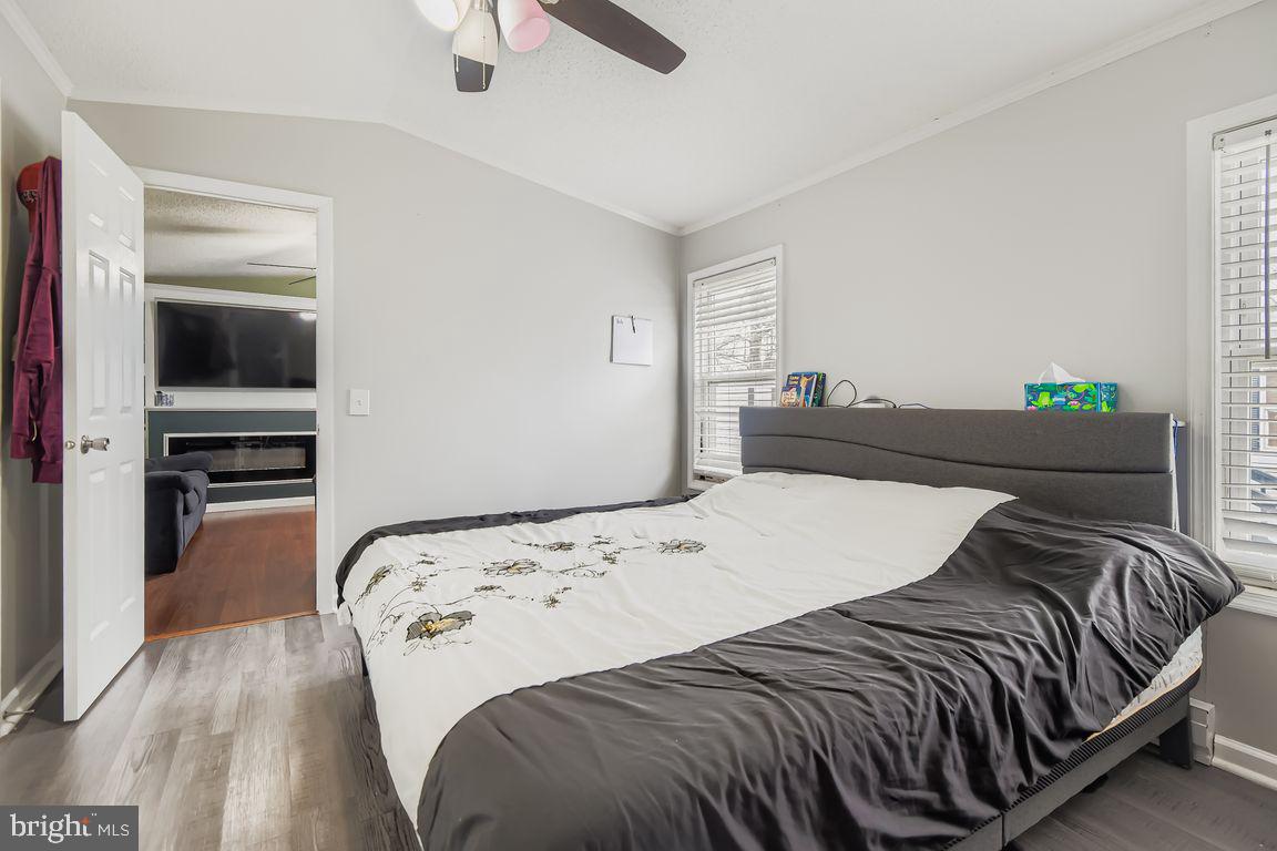 HOLIDAY MOBILE ESTATES - Residential