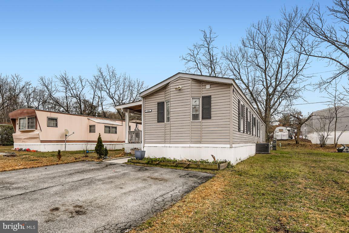 HOLIDAY MOBILE ESTATES - Residential