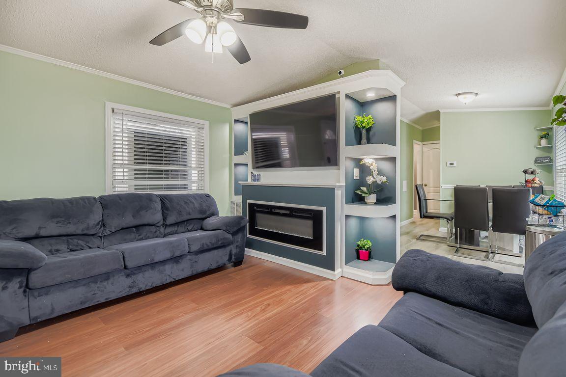 HOLIDAY MOBILE ESTATES - Residential