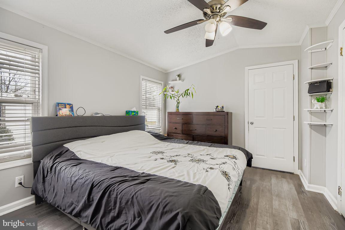 HOLIDAY MOBILE ESTATES - Residential