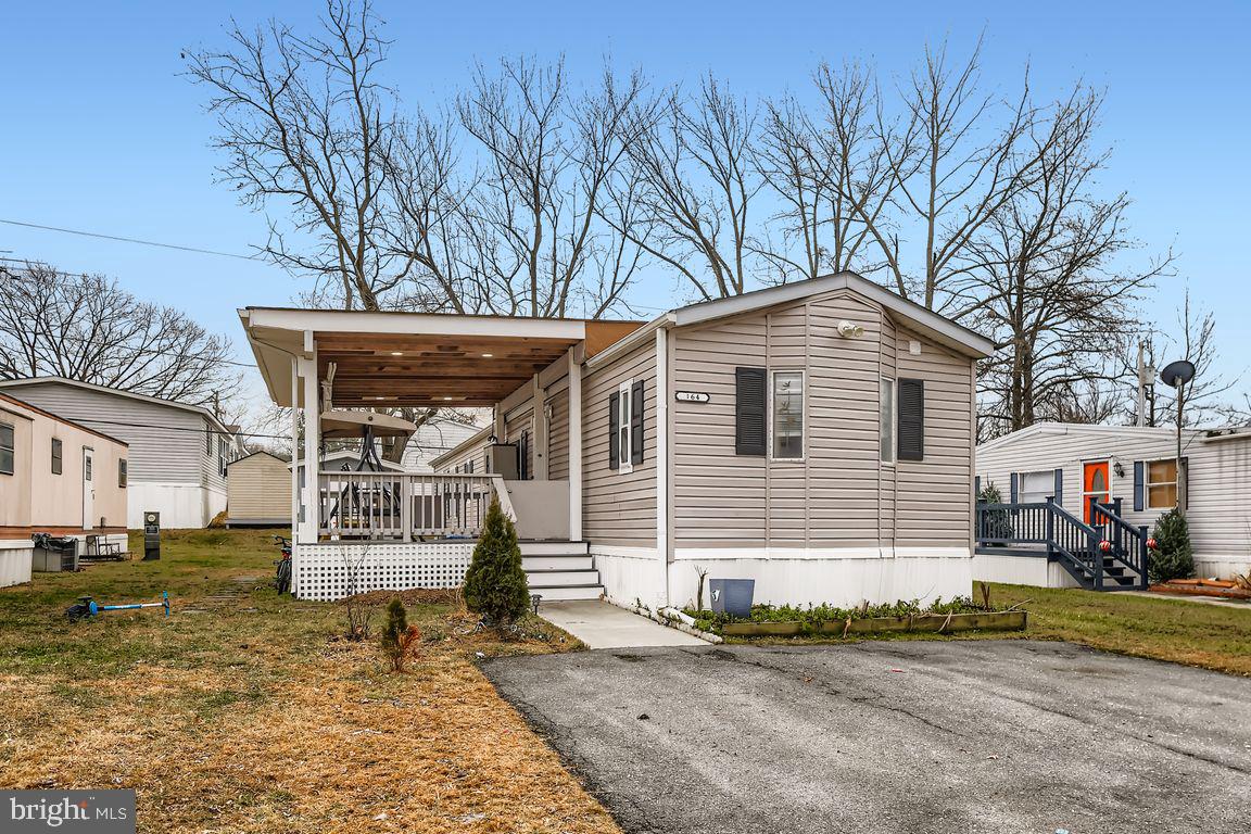 HOLIDAY MOBILE ESTATES - Residential