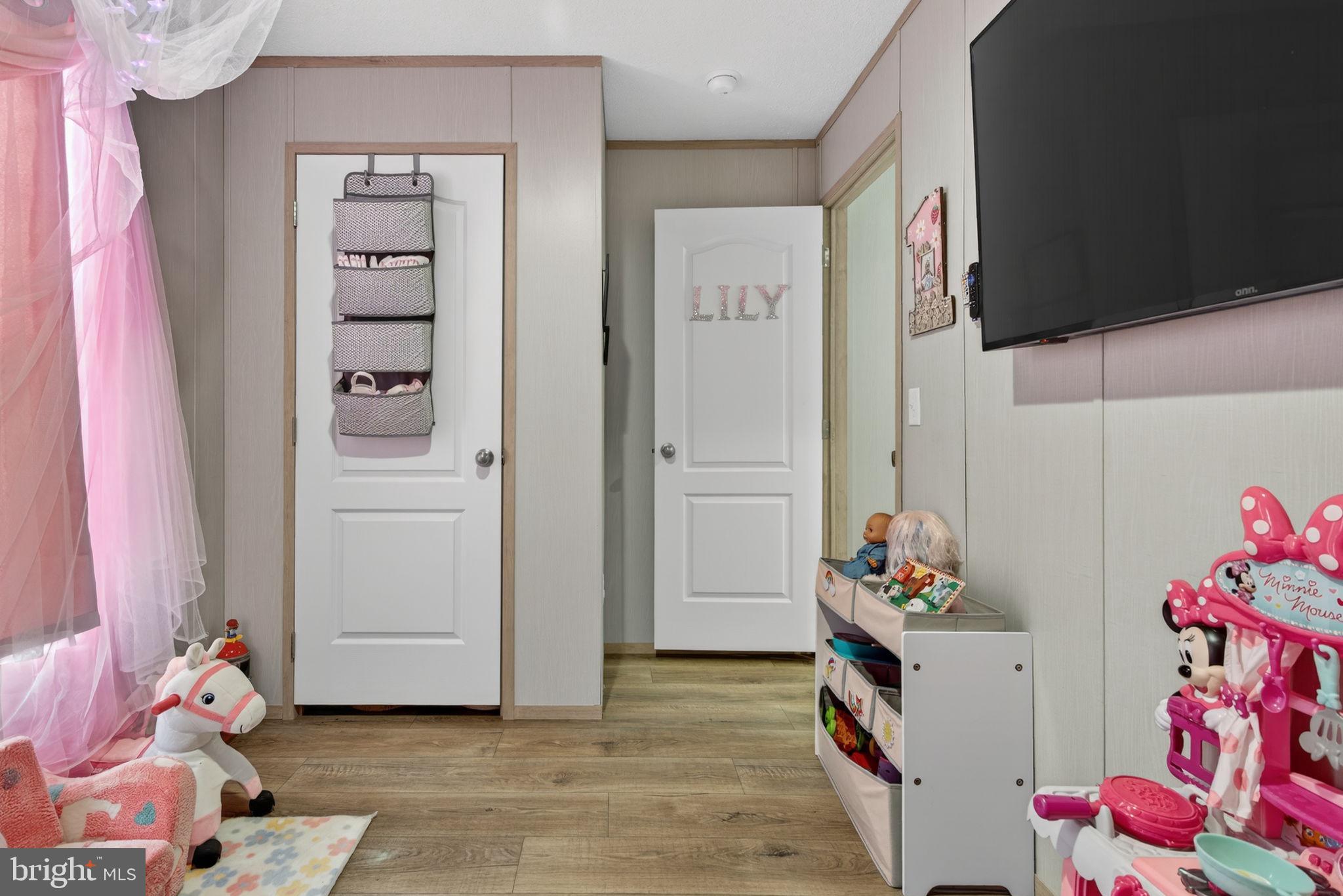 REGENCY WOODS - Residential