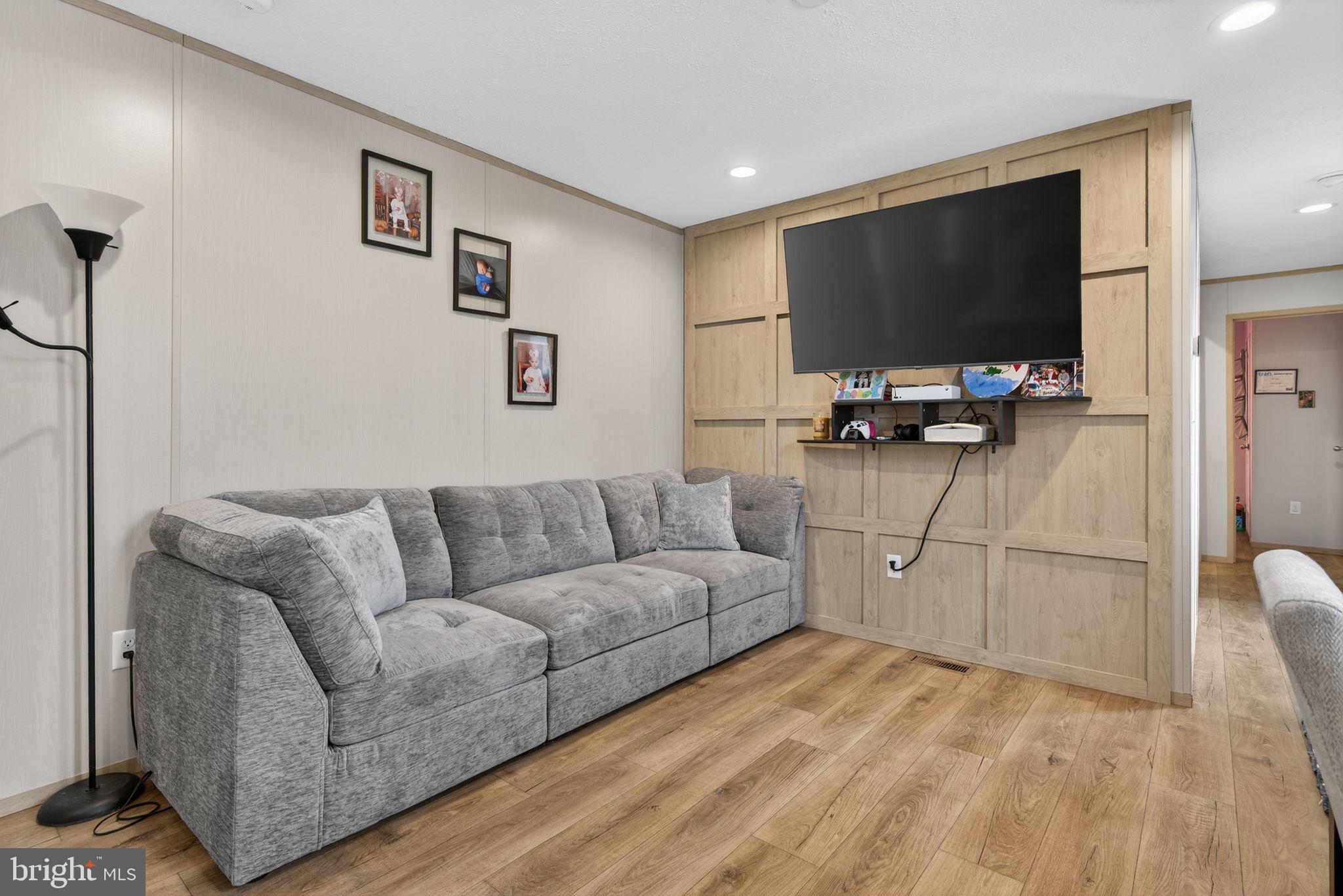 REGENCY WOODS - Residential