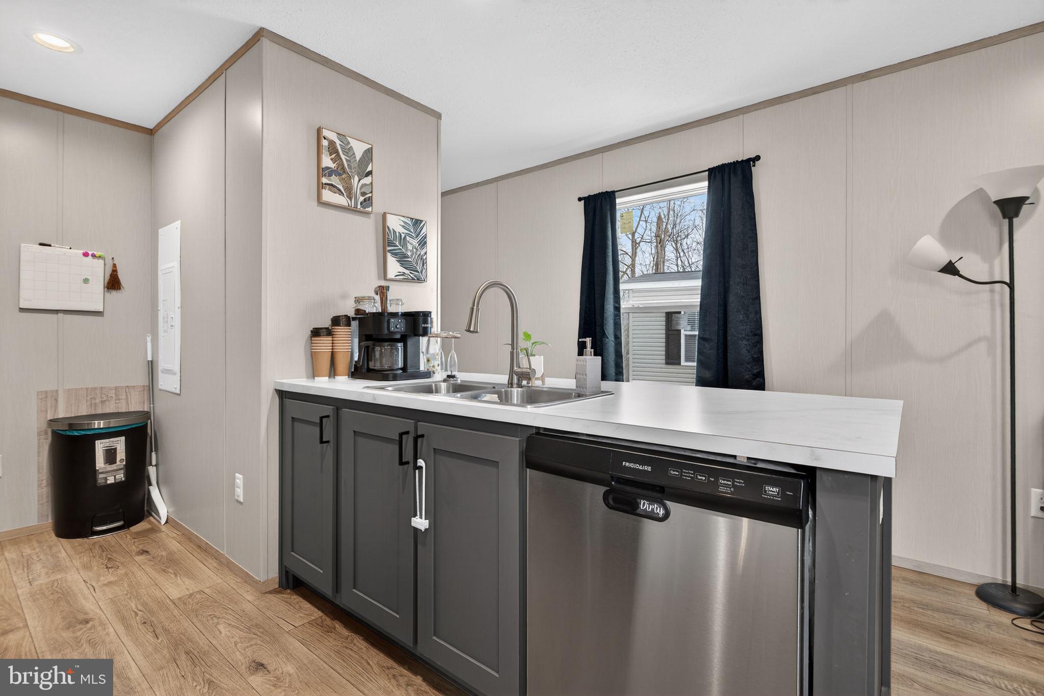 REGENCY WOODS - Residential