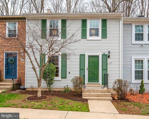 Townhouse For Sale - 5756 Walnut Wood Ln Lane<br/> BURKE, VA 22015