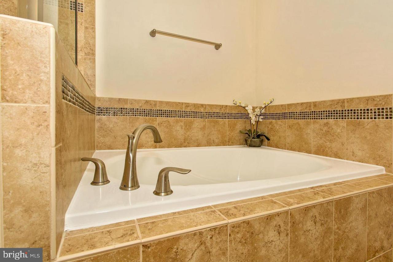 LINTON AT BALLENGER - Residential Lease