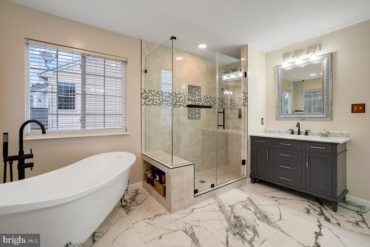 KINGS CROSSING - Residential