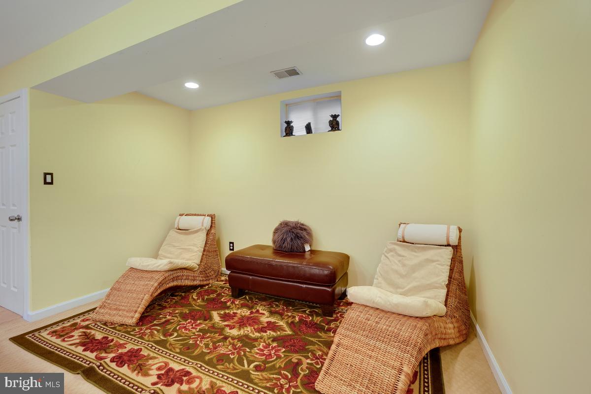 KINGS CROSSING - Residential