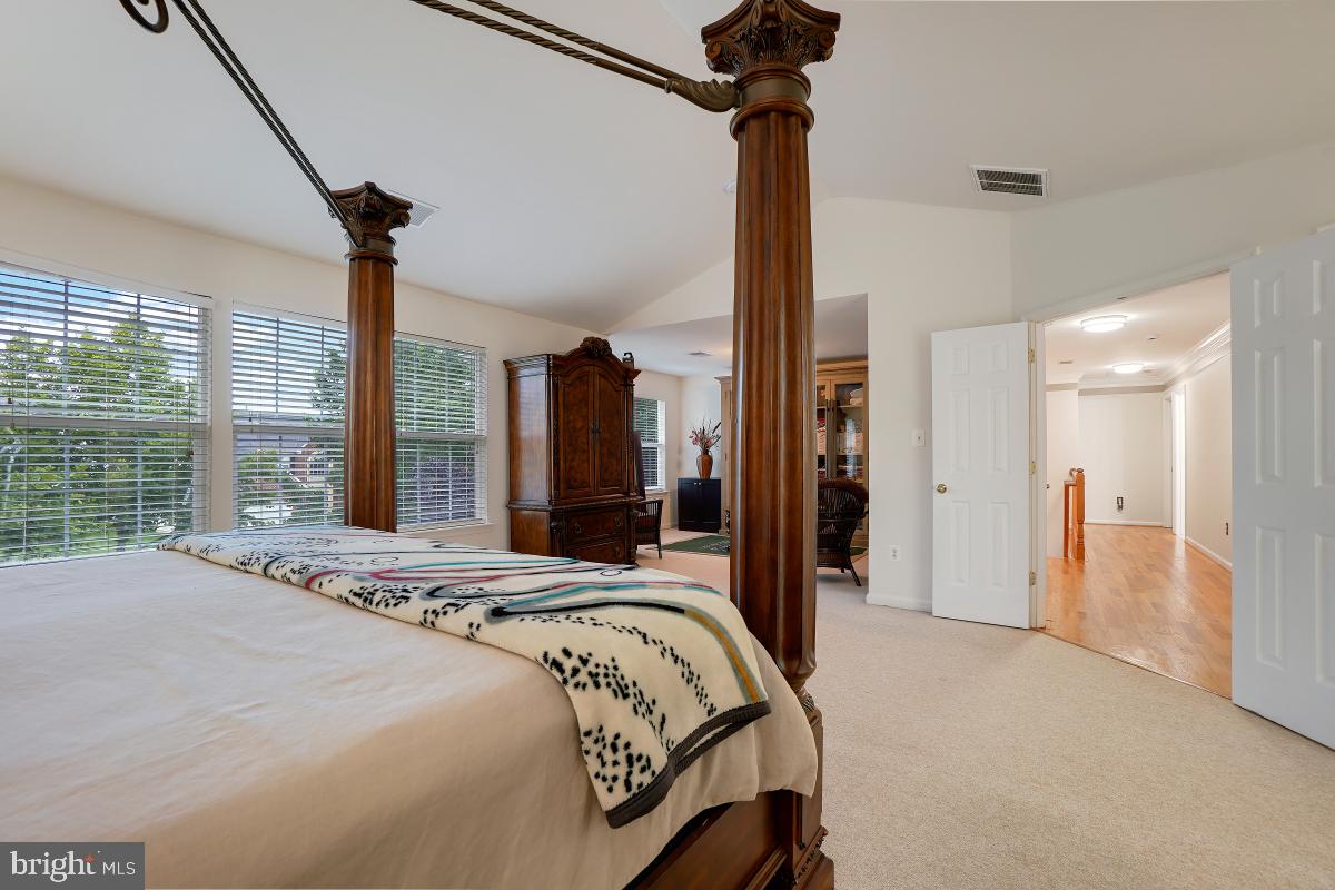 KINGS CROSSING - Residential