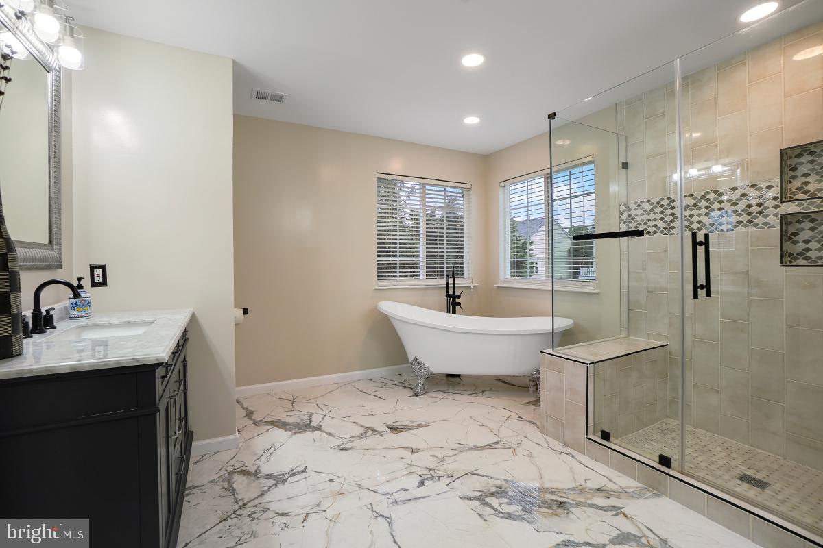 KINGS CROSSING - Residential