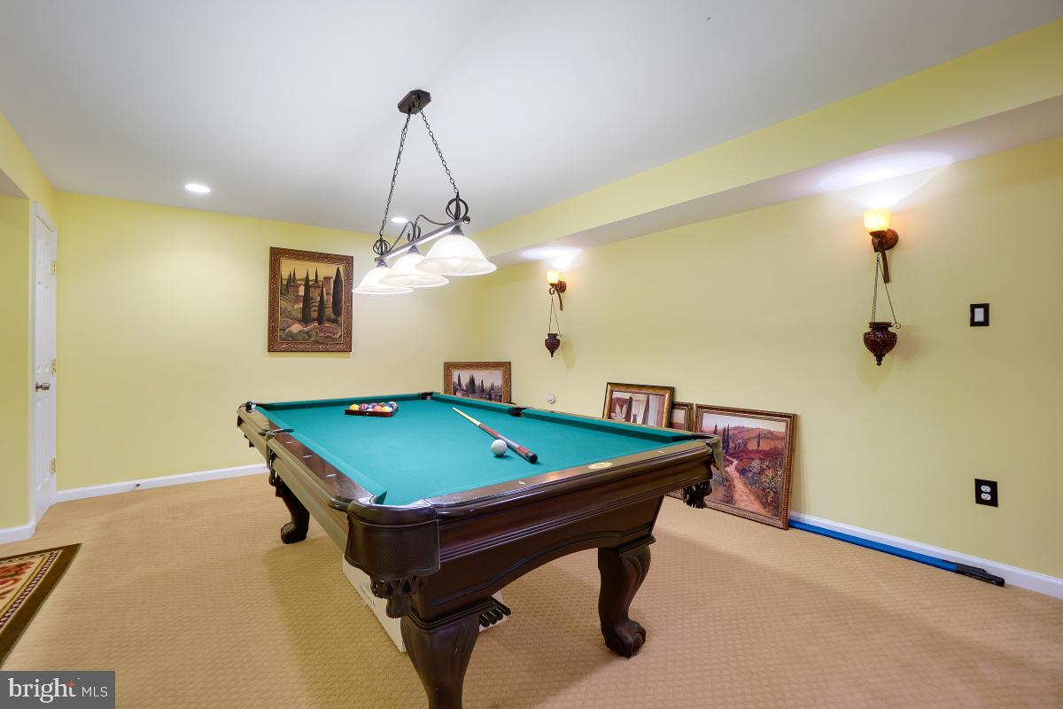 KINGS CROSSING - Residential