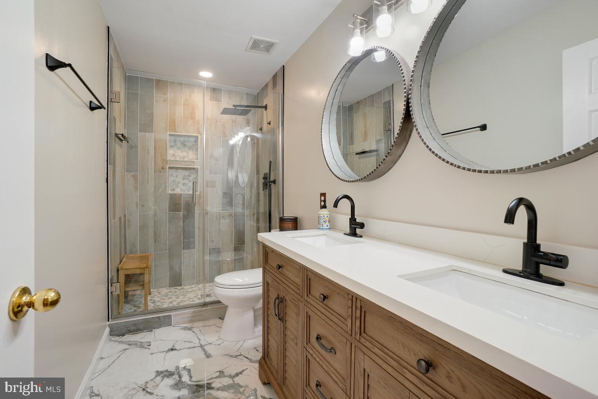 KINGS CROSSING - Residential