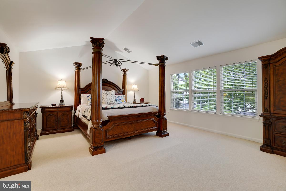 KINGS CROSSING - Residential