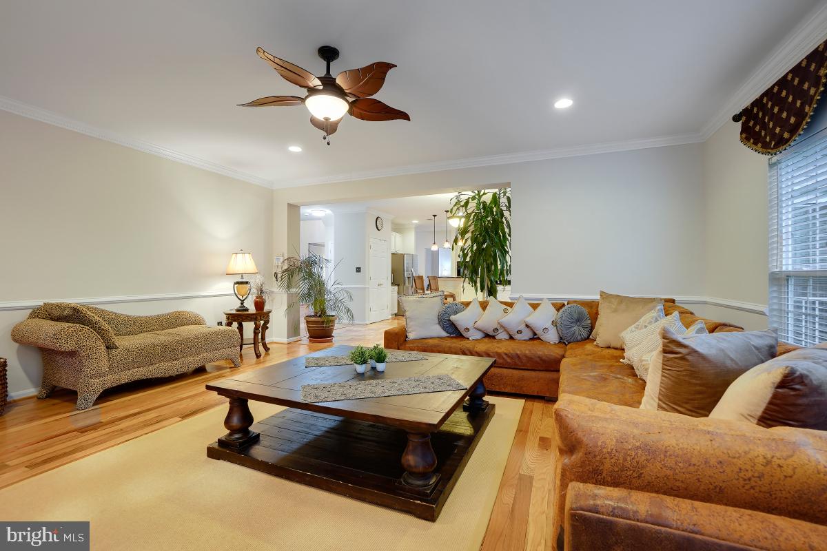 KINGS CROSSING - Residential