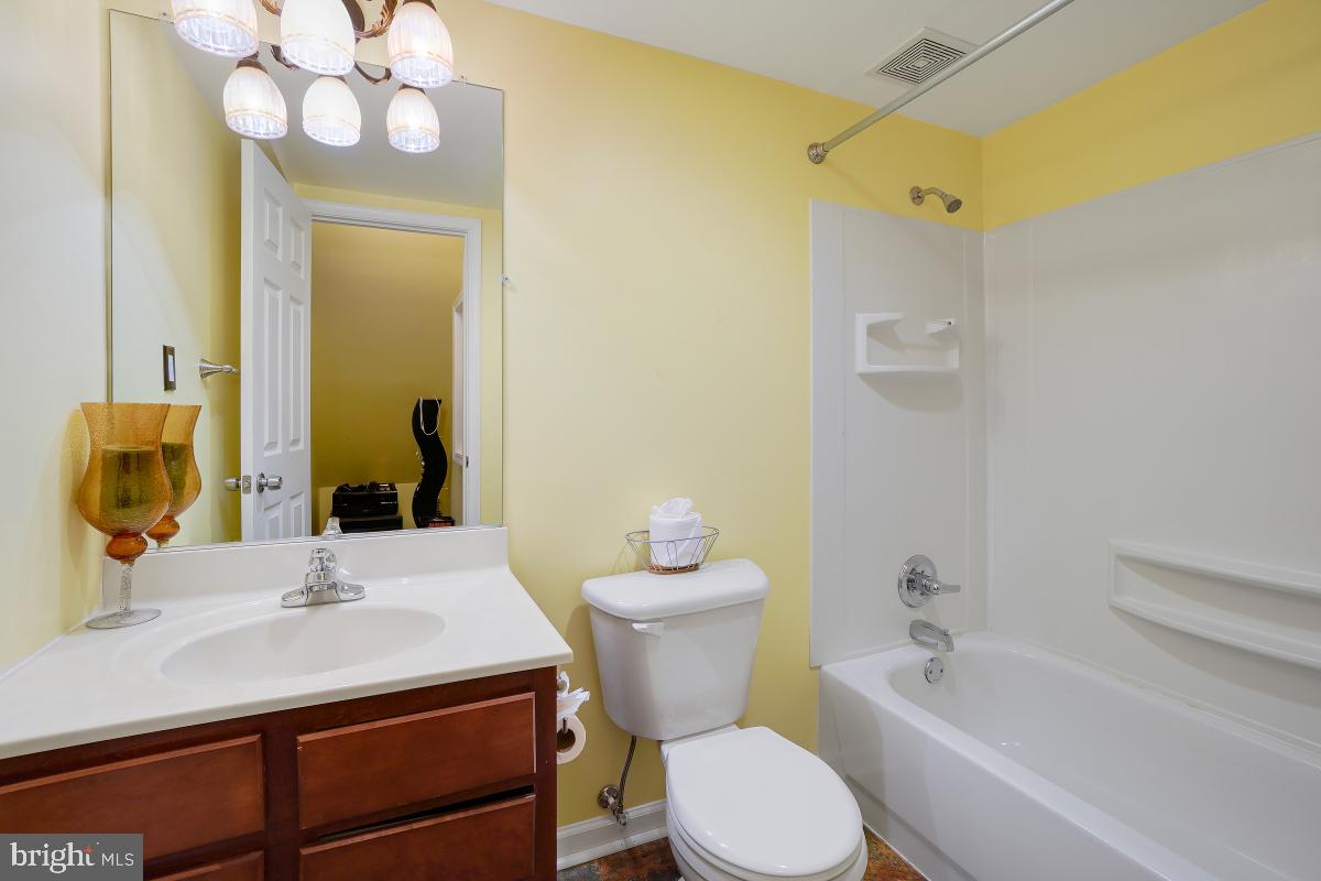 KINGS CROSSING - Residential