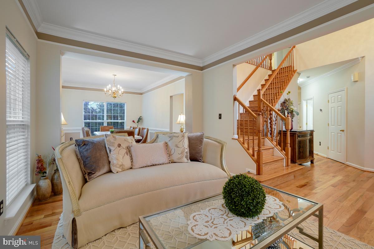 KINGS CROSSING - Residential