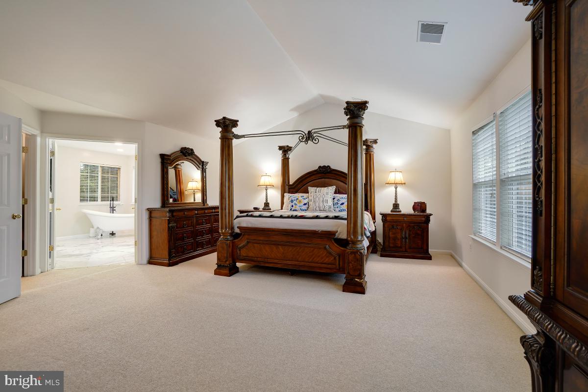 KINGS CROSSING - Residential