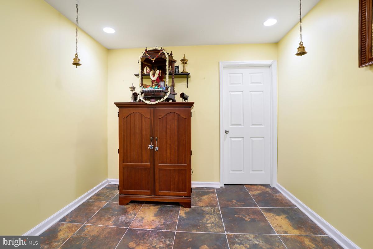 KINGS CROSSING - Residential