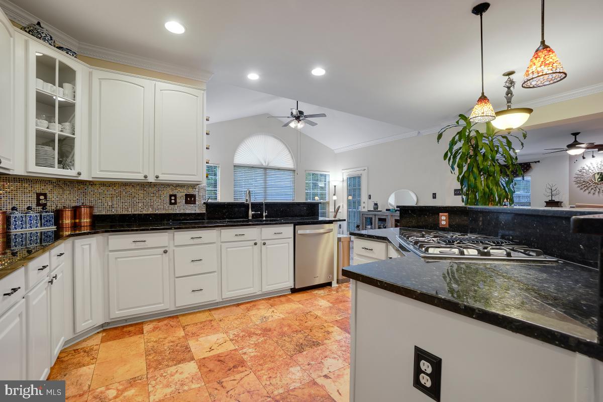 KINGS CROSSING - Residential