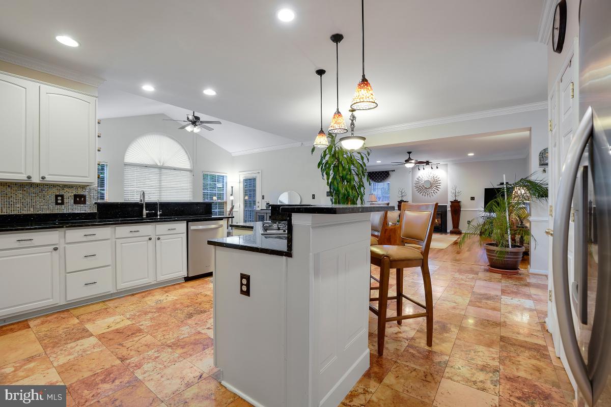 KINGS CROSSING - Residential