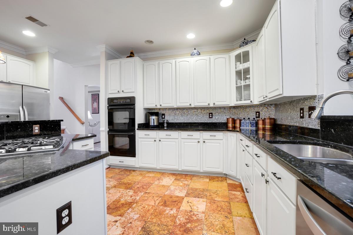 KINGS CROSSING - Residential