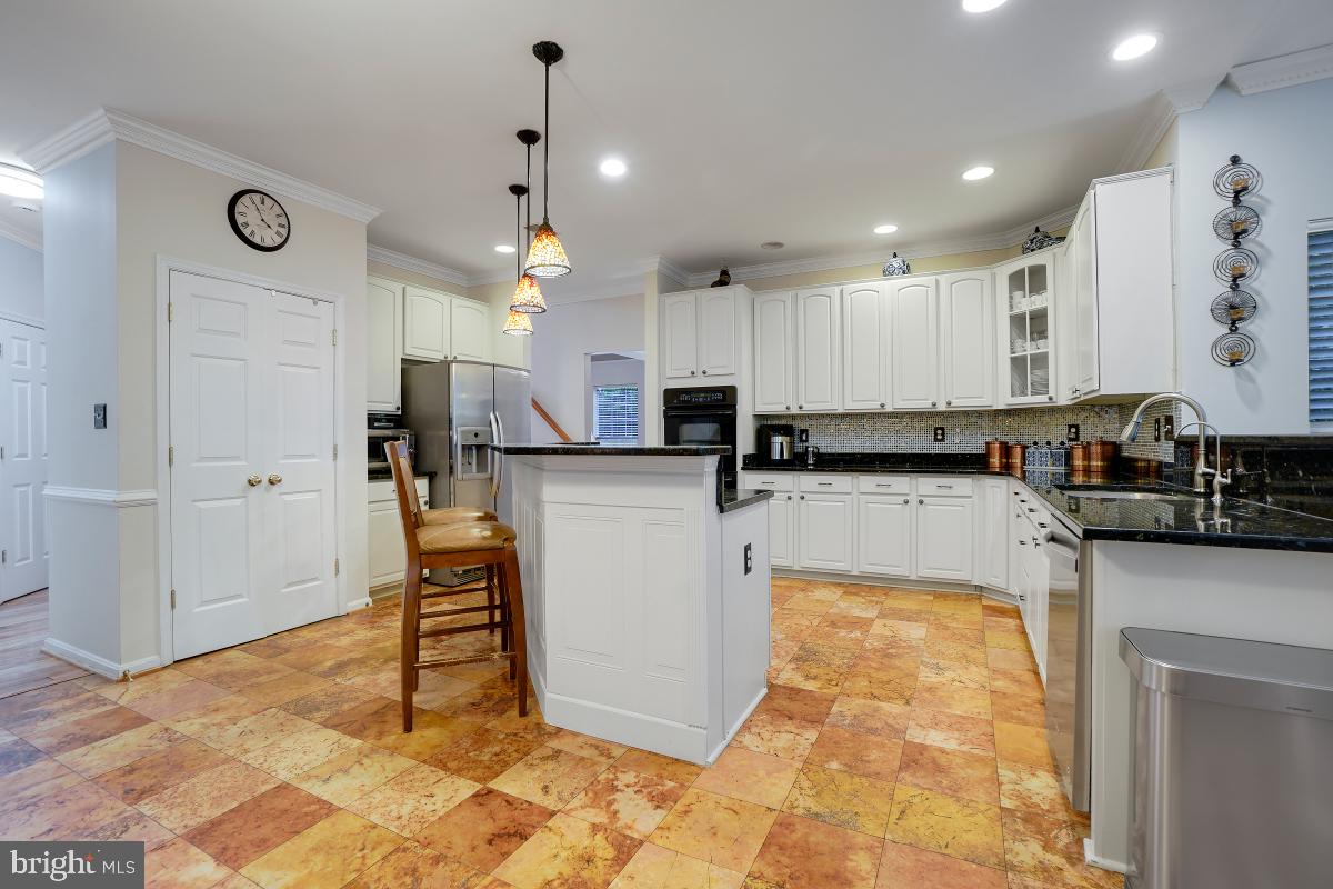 KINGS CROSSING - Residential