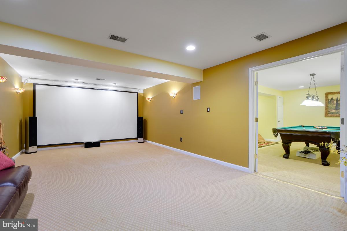 KINGS CROSSING - Residential