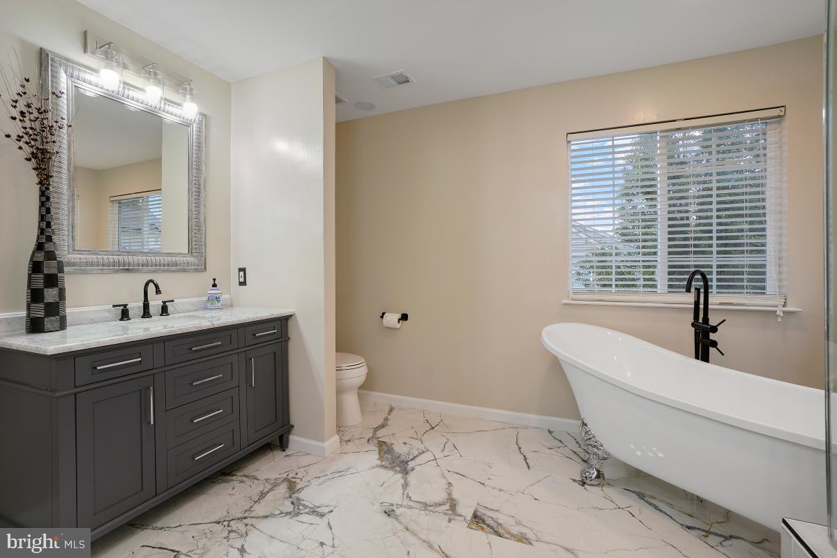 KINGS CROSSING - Residential