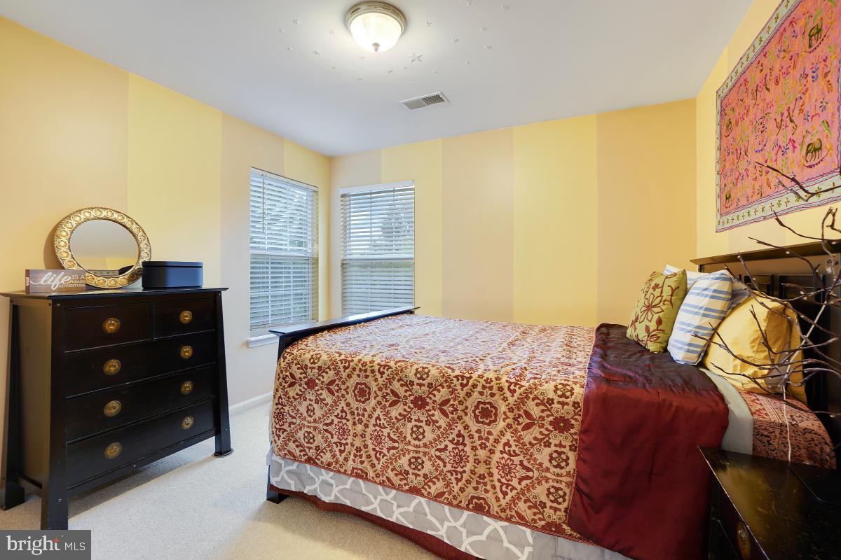 KINGS CROSSING - Residential