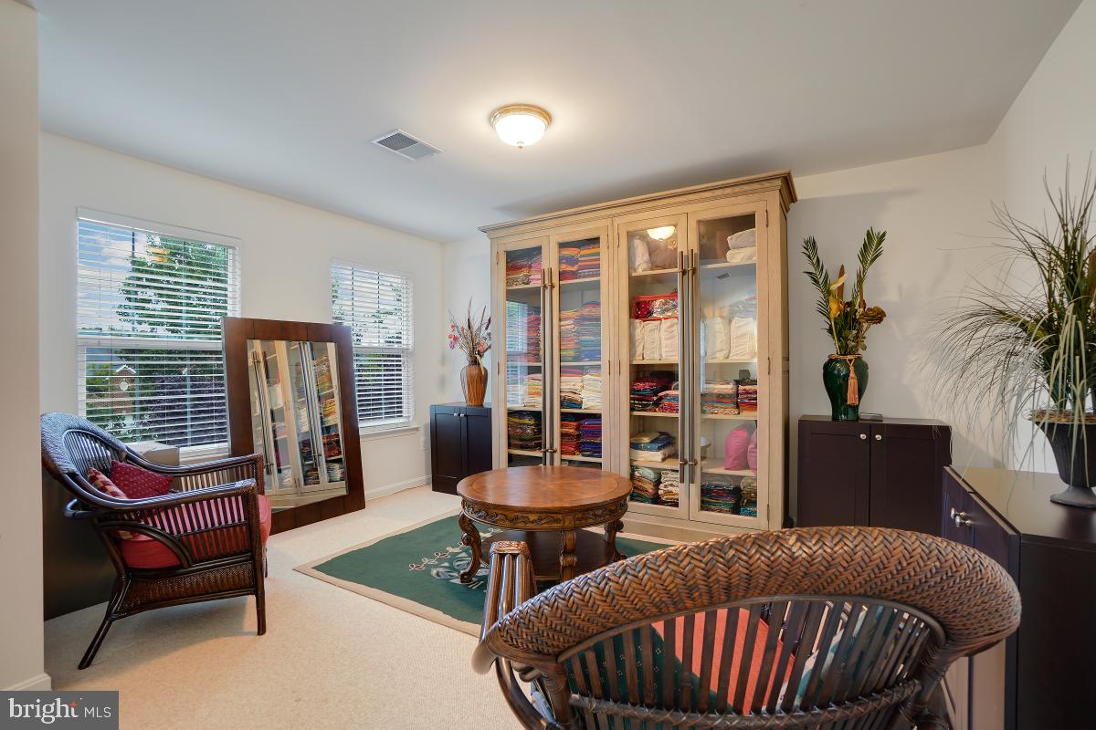 KINGS CROSSING - Residential