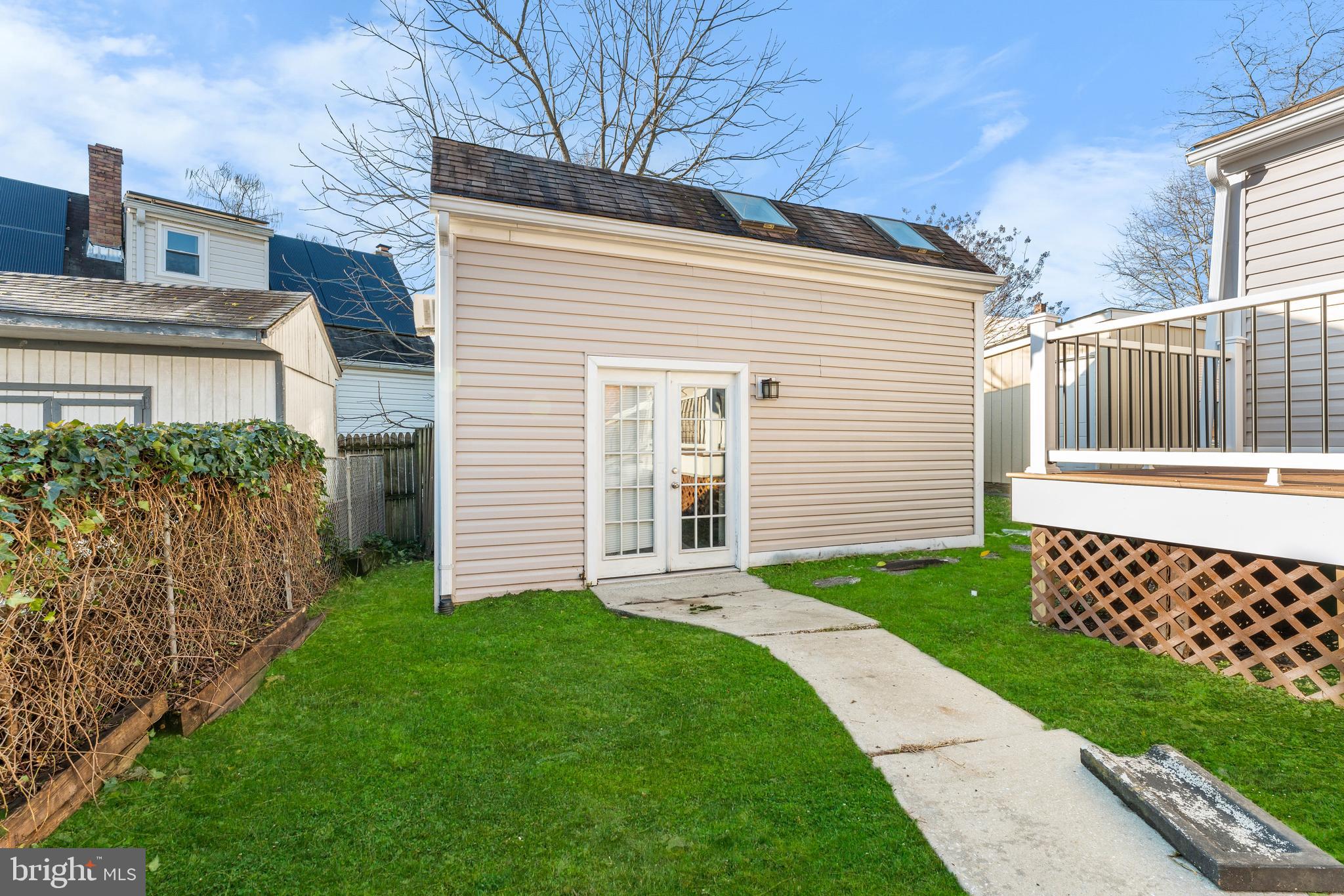 LAUREL GARDENS - Residential