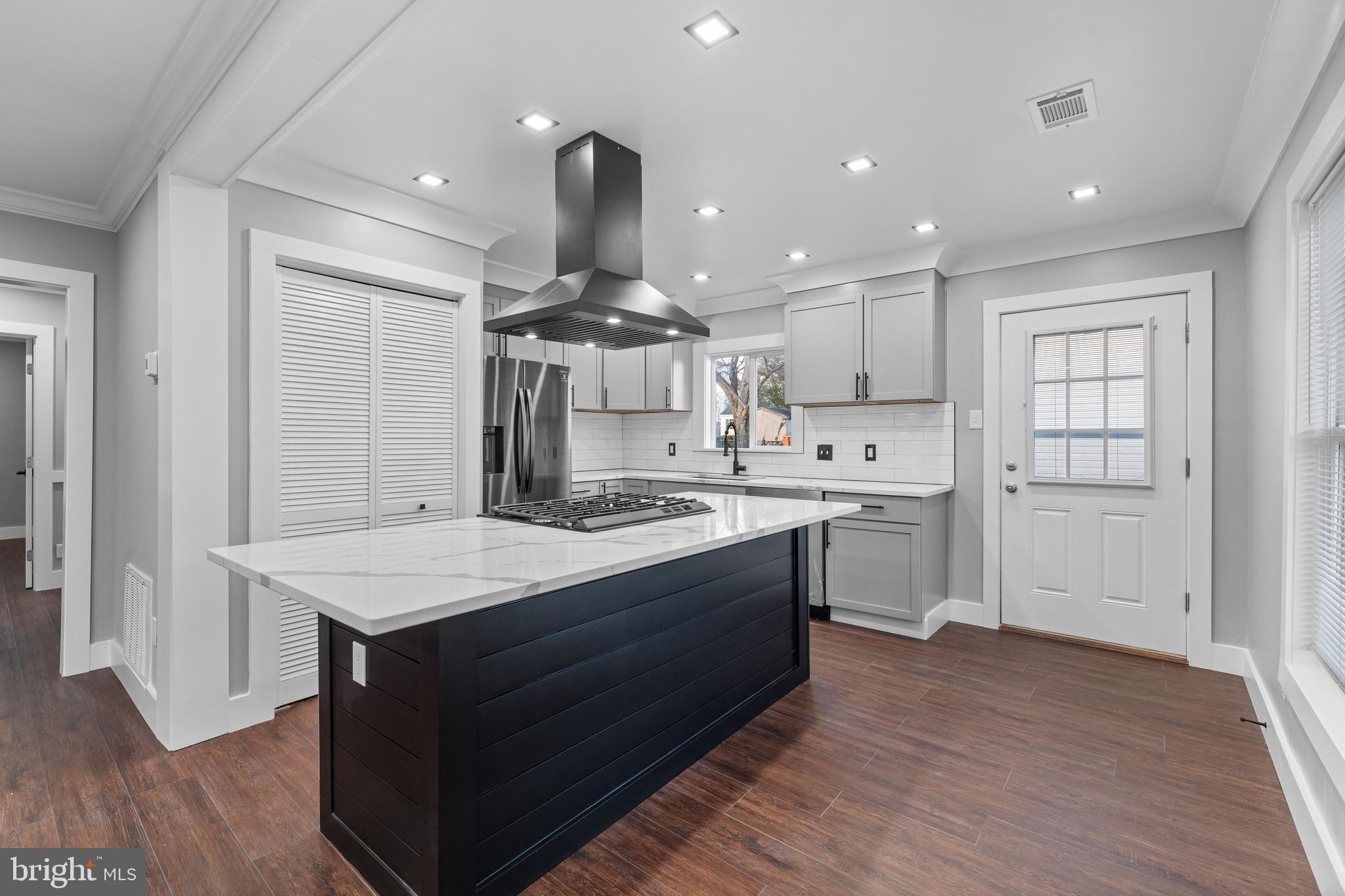 LAUREL GARDENS - Residential