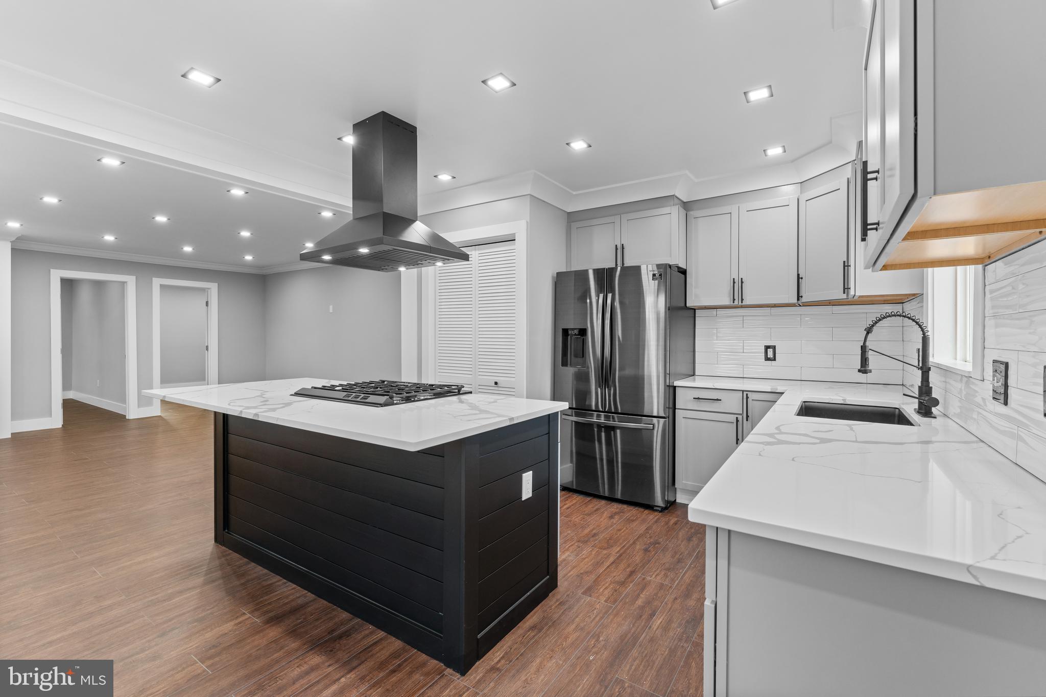 LAUREL GARDENS - Residential