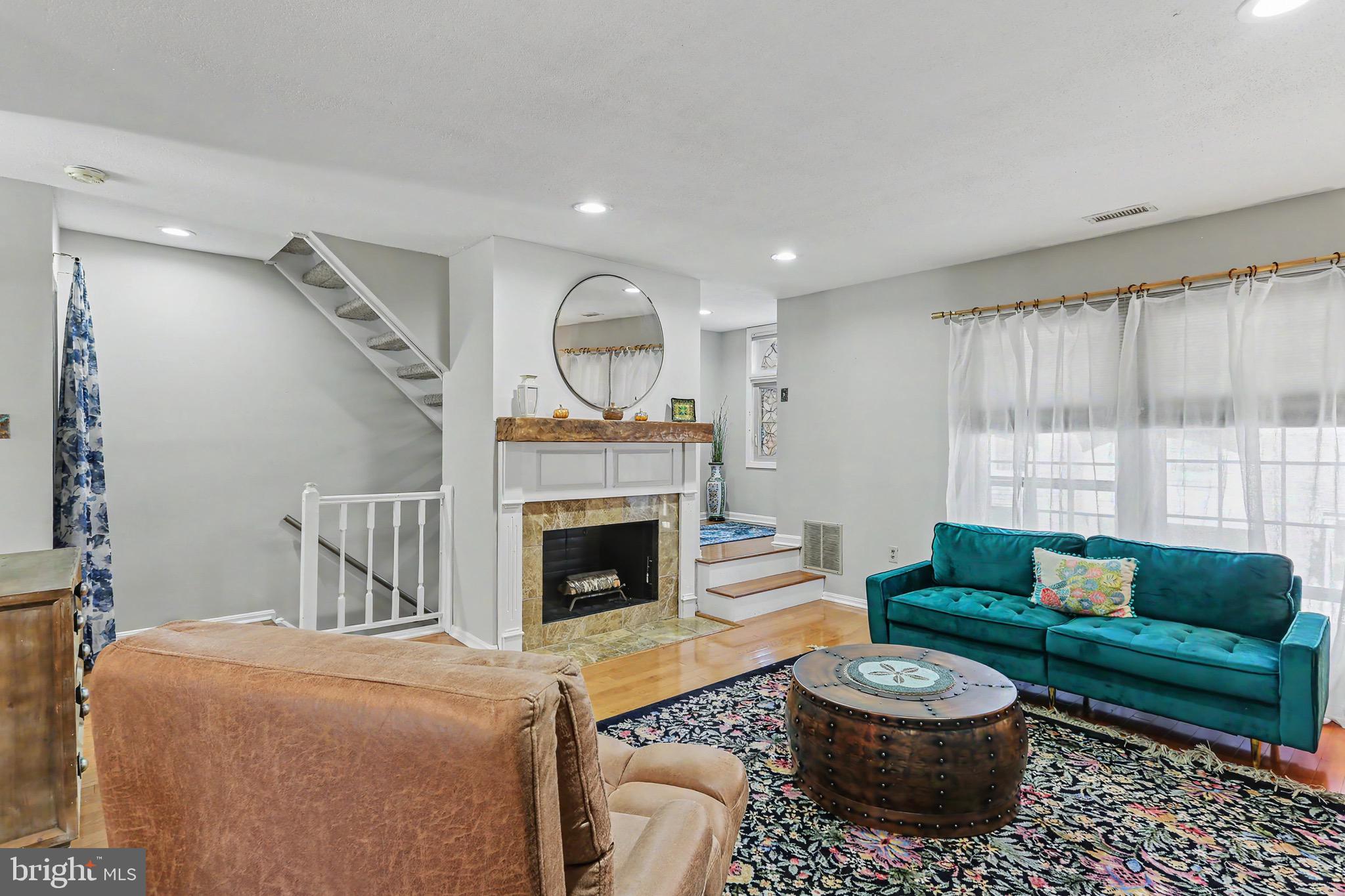 610 RACE STREET