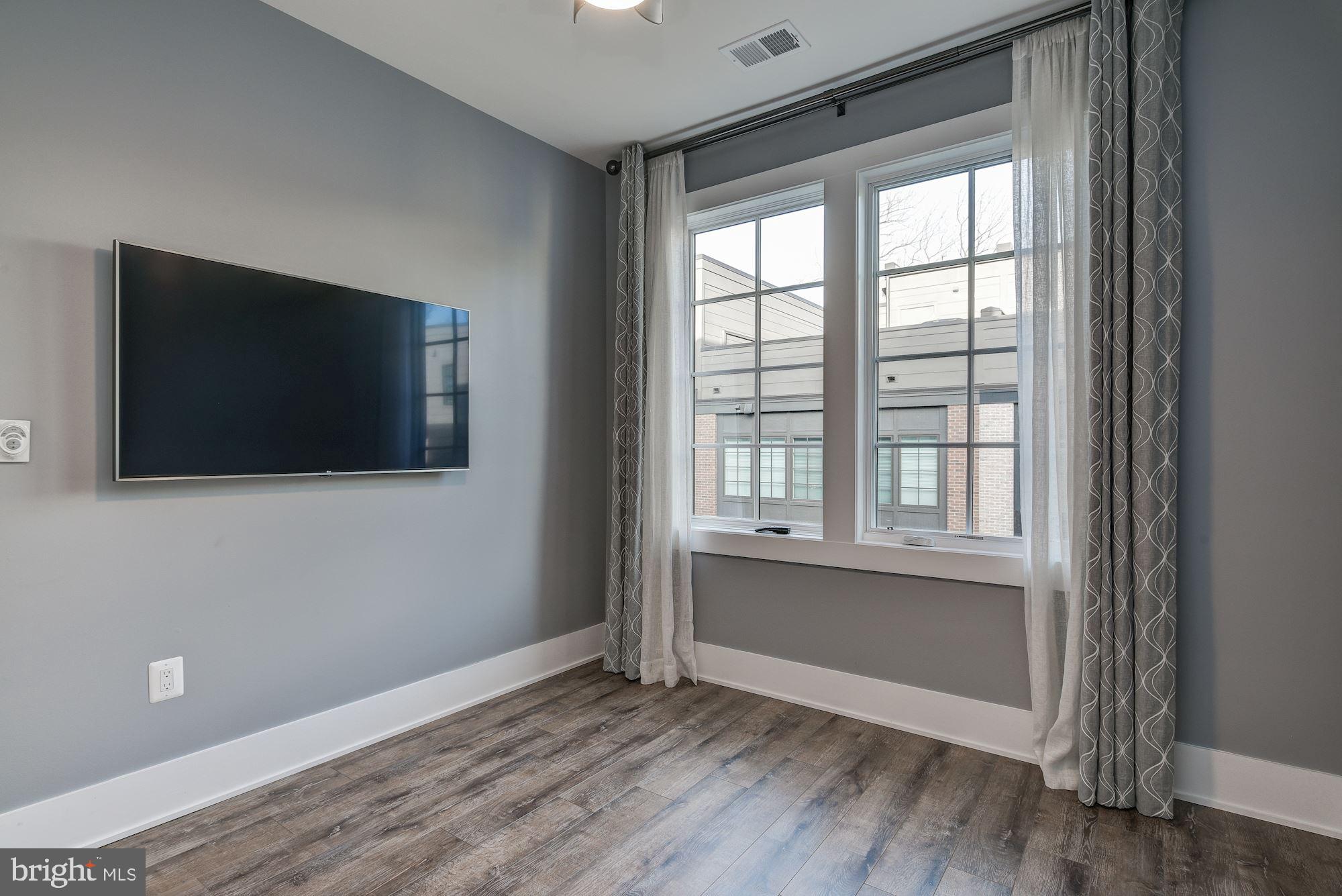 THE BROWNSTONES AT CHEVY CHASE LAKE - Residential