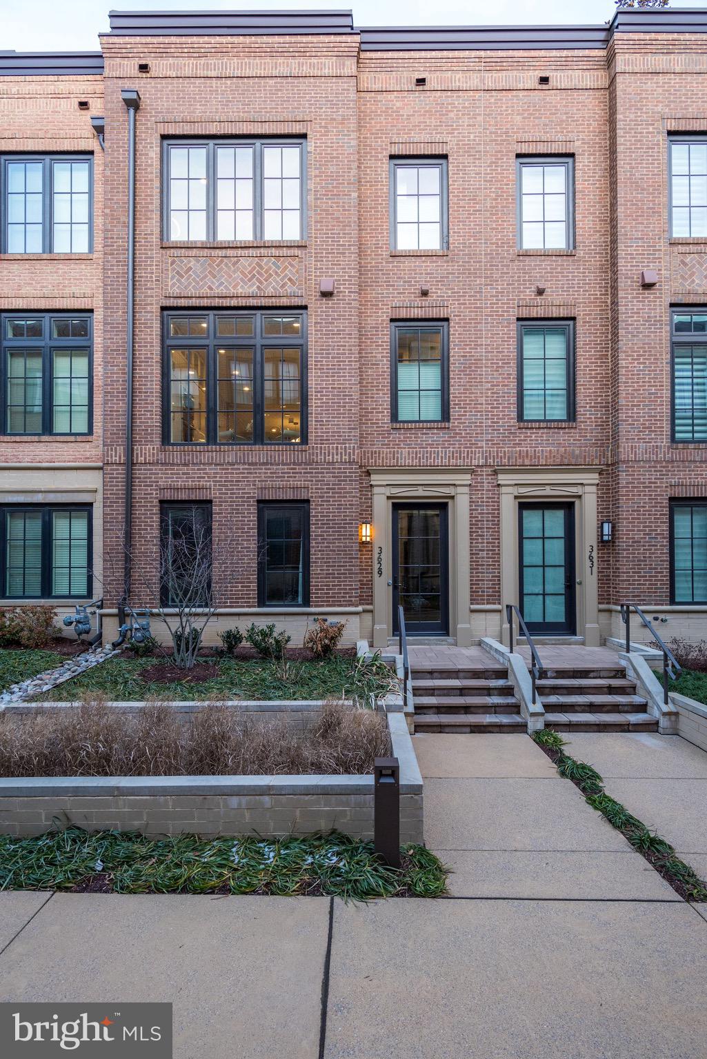 THE BROWNSTONES AT CHEVY CHASE LAKE - Residential